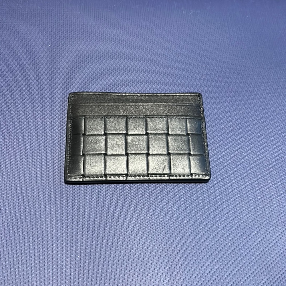 Bottega Veneta men’s card case in black, barely used